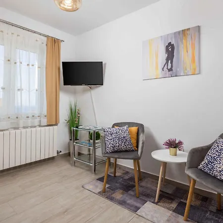 In 33071 Apartment *