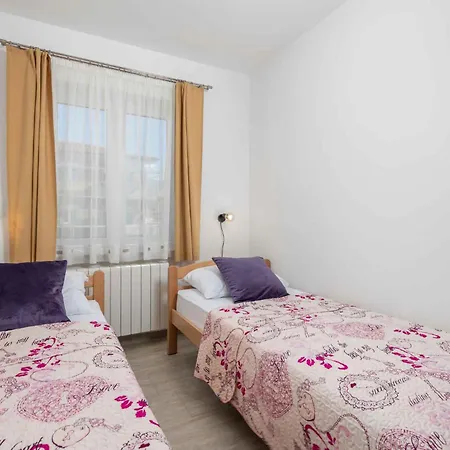 In 33071 Kraljevica