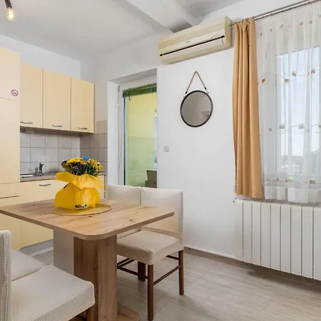 Apartment In 33071